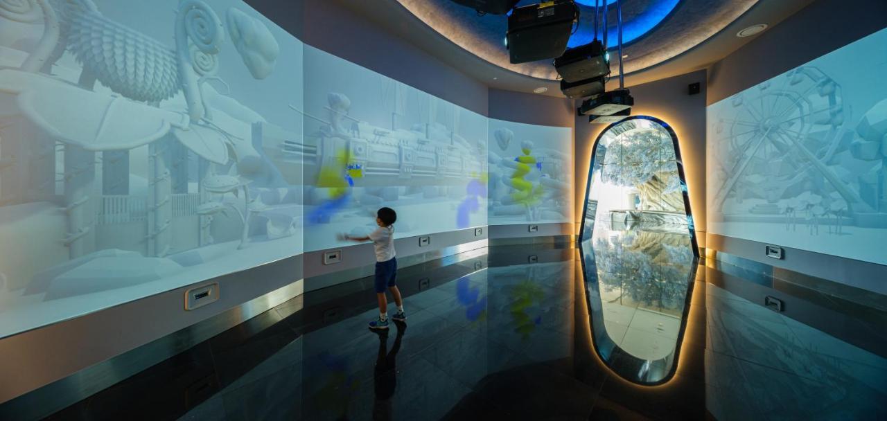 Grande Centre Point Space Pattaya Exterior foto The "Discovery Zone"