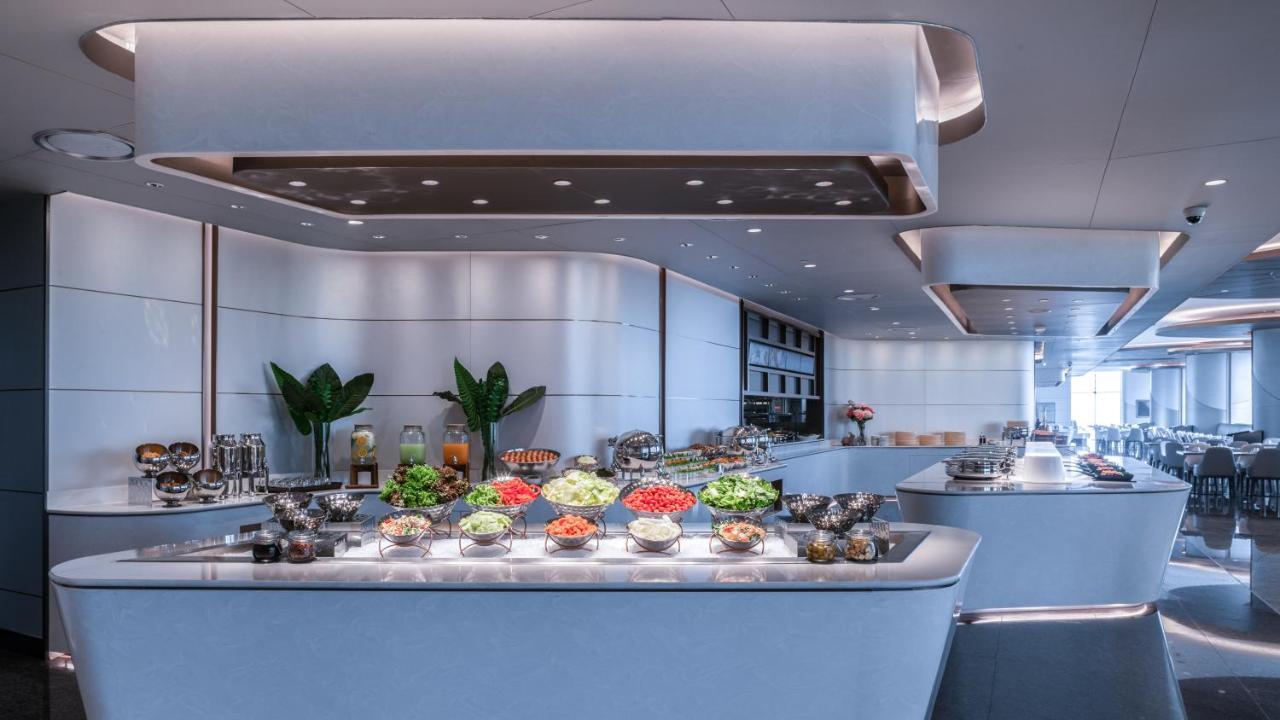 Grande Centre Point Space Pattaya Exterior foto The buffet at the restaurant
