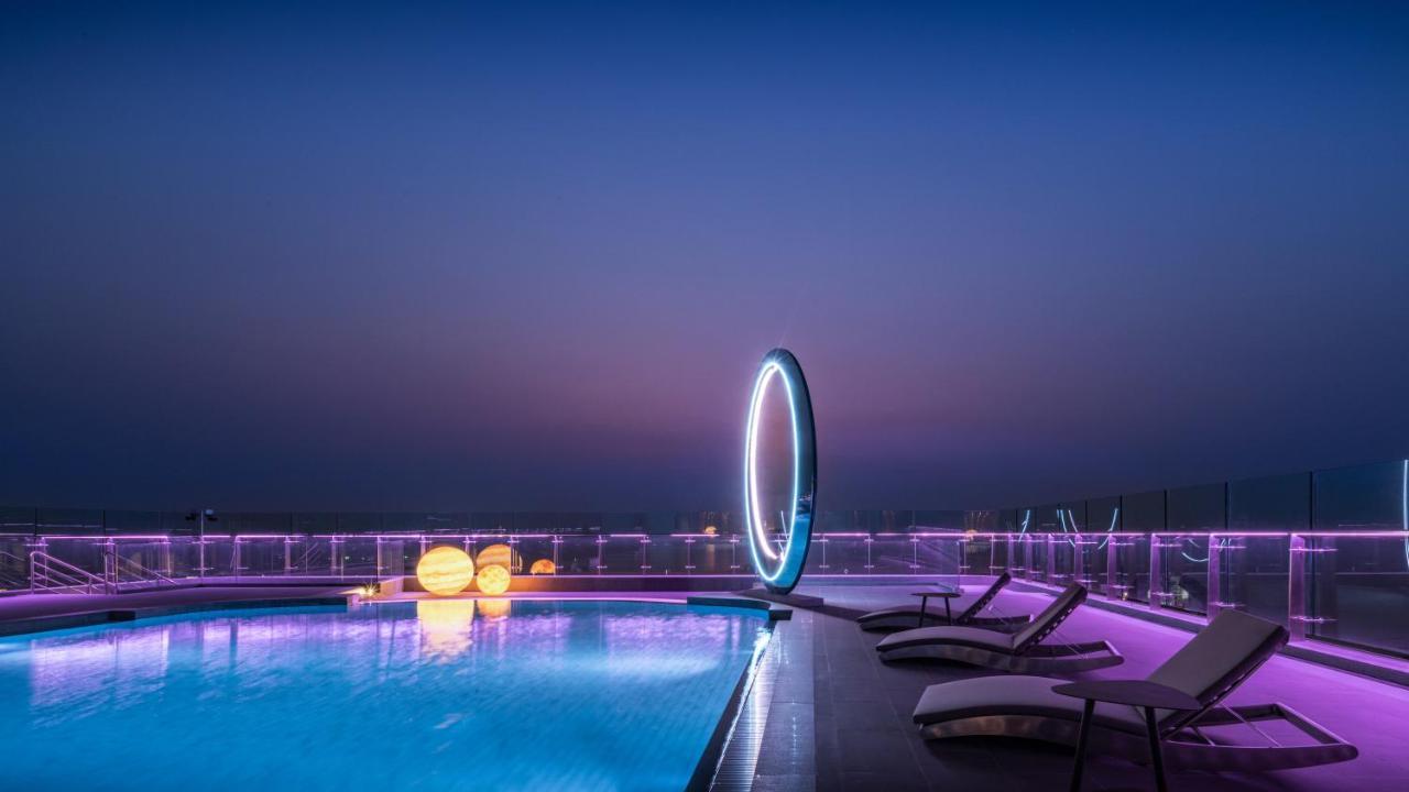 Grande Centre Point Space Pattaya Exterior foto The Sky Pool at the InterContinental Belgrade