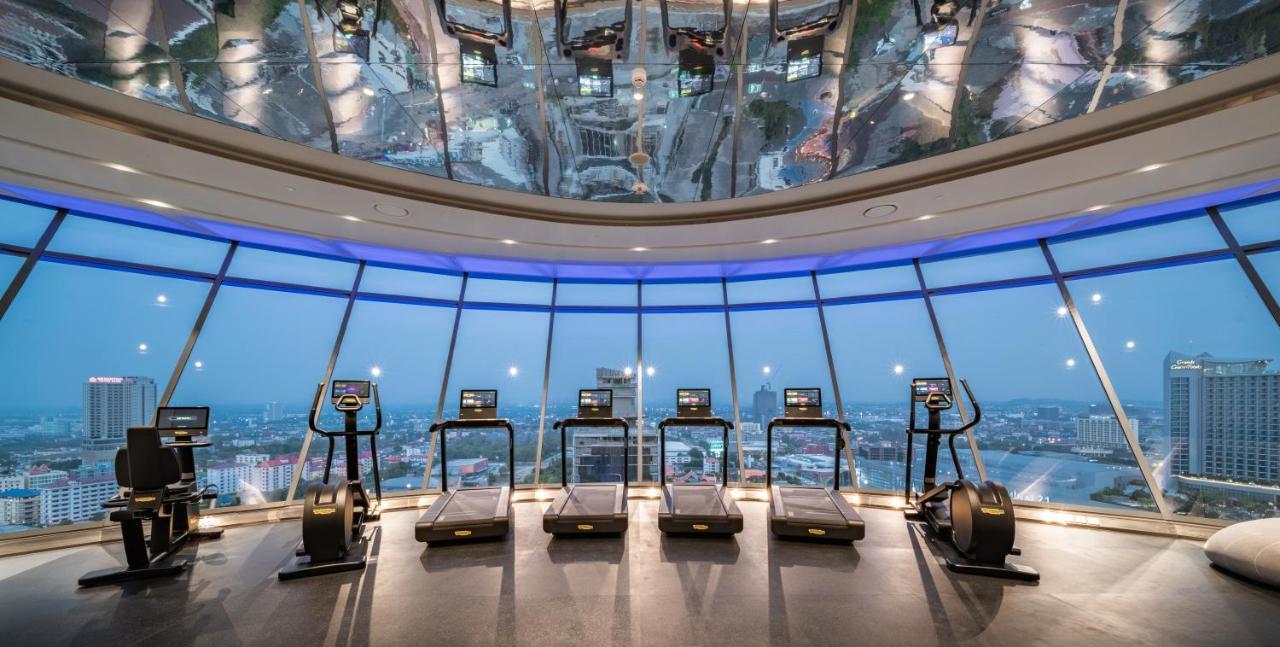 Grande Centre Point Space Pattaya Exterior foto The gym at the 88th floor