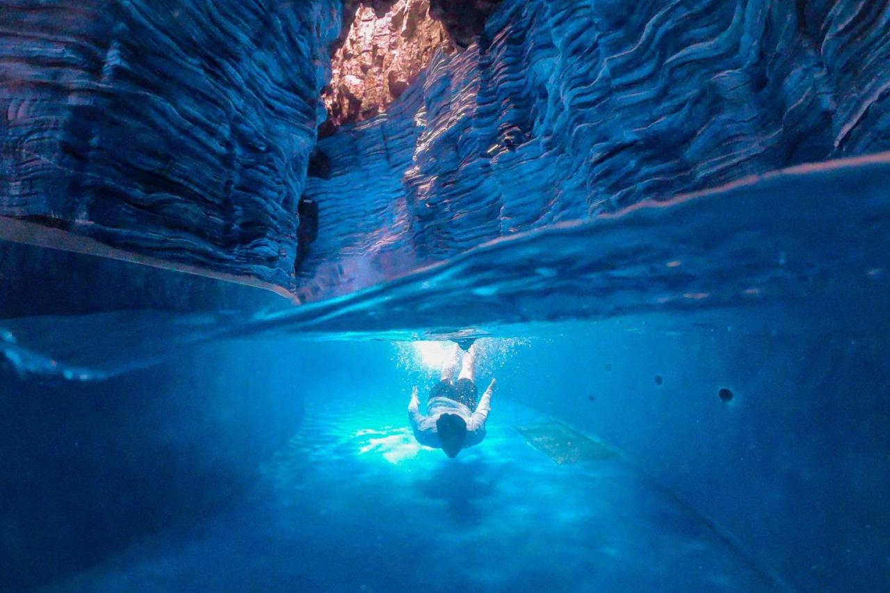 Grande Centre Point Space Pattaya Exterior foto Cave diving