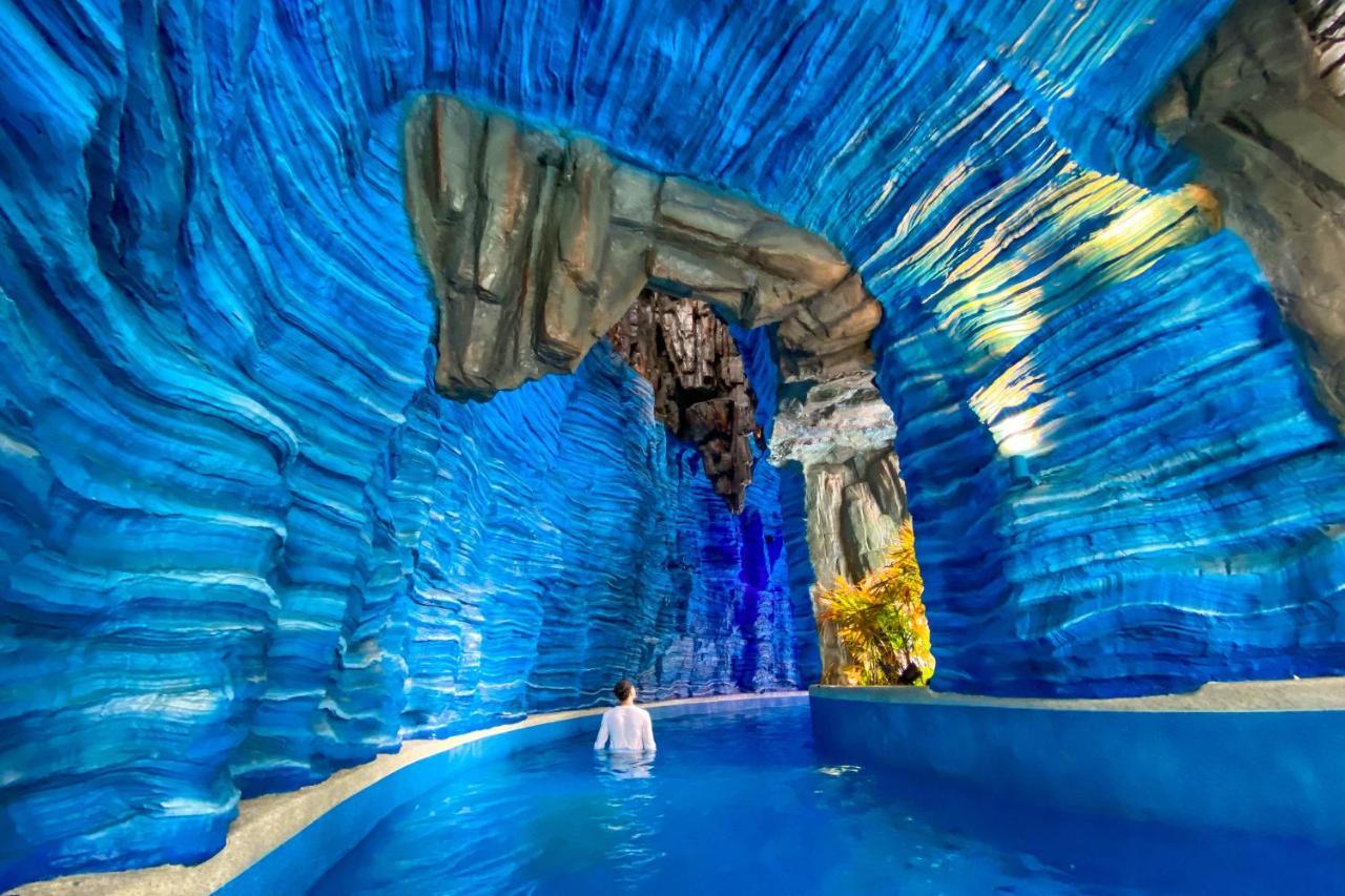 Grande Centre Point Space Pattaya Exterior foto The Blue Grotto